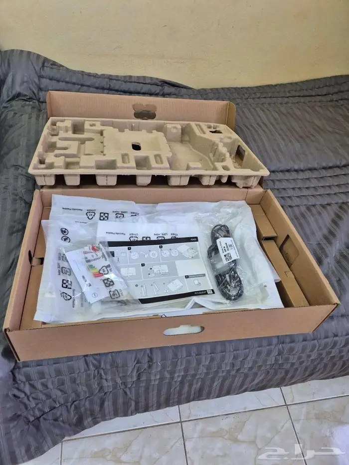 كمبيوتر مكتبي مع شاشة وكيبورد نوع ديل ماوس مايكروسوفت 12