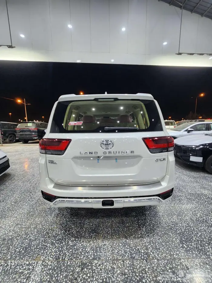 تويوتا لاندكروزر GXR - L4 بنزين 2025 السعر 317400 4