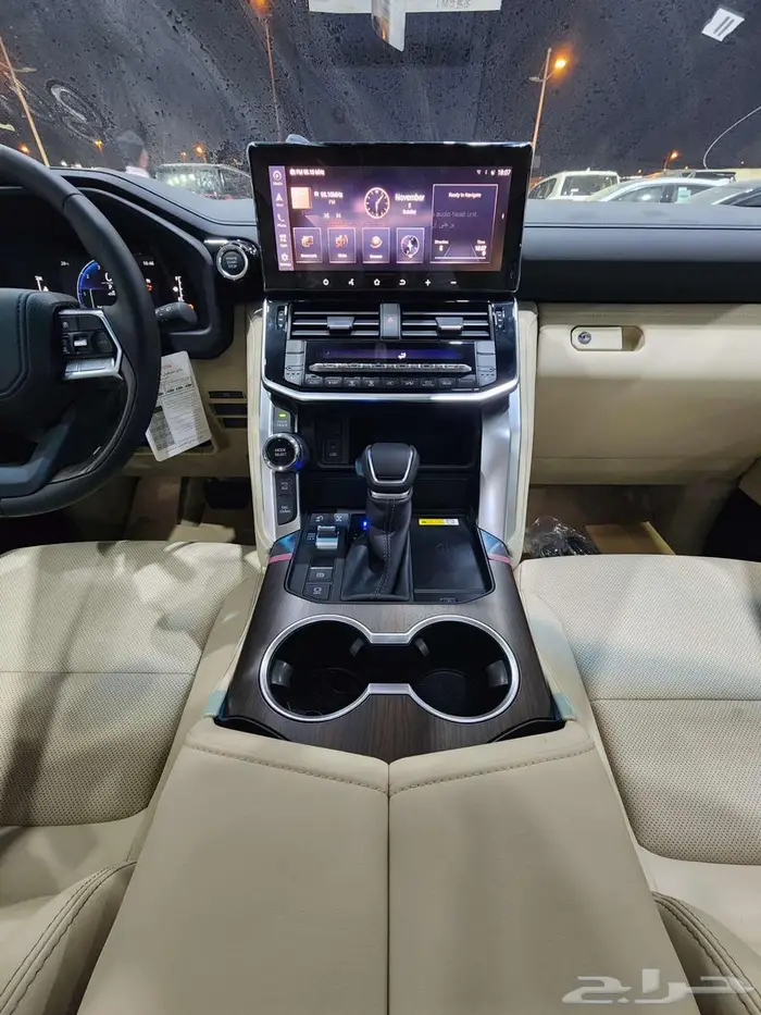 تويوتا لاندكروزر GXR - L4 بنزين 2025 السعر 317400 6