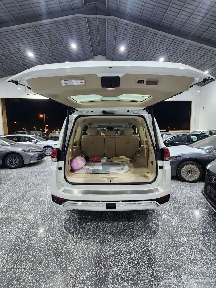 تويوتا لاندكروزر GXR - L4 بنزين 2025 السعر 317400 16