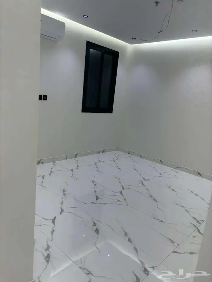 شقة مميزة للإيجار السنوي   حي السيف بقرب كورنيش الجنوبي 2