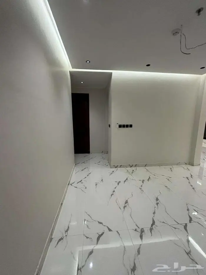 شقة مميزة للإيجار السنوي   حي السيف بقرب كورنيش الجنوبي 5