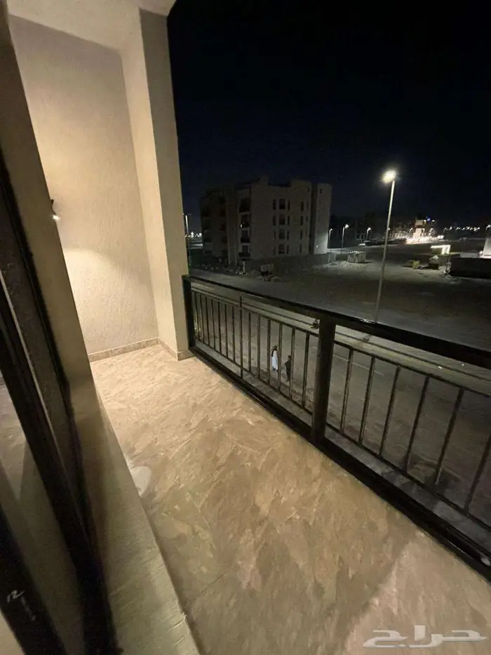 شقة مميزة للإيجار السنوي   حي السيف بقرب كورنيش الجنوبي 11