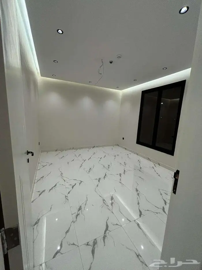 شقة مميزة للإيجار السنوي   حي السيف بقرب كورنيش الجنوبي 8