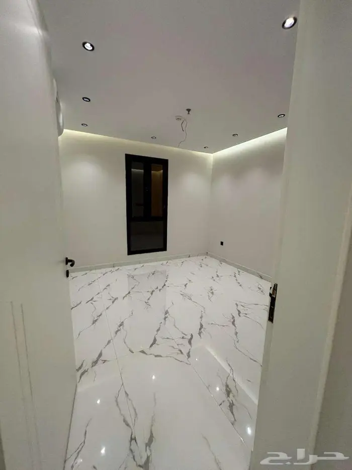 شقة مميزة للإيجار السنوي   حي السيف بقرب كورنيش الجنوبي 3