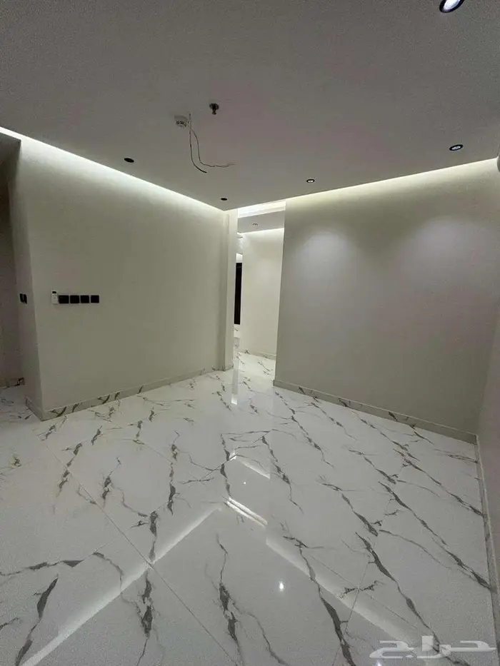 شقة مميزة للإيجار السنوي   حي السيف بقرب كورنيش الجنوبي 4