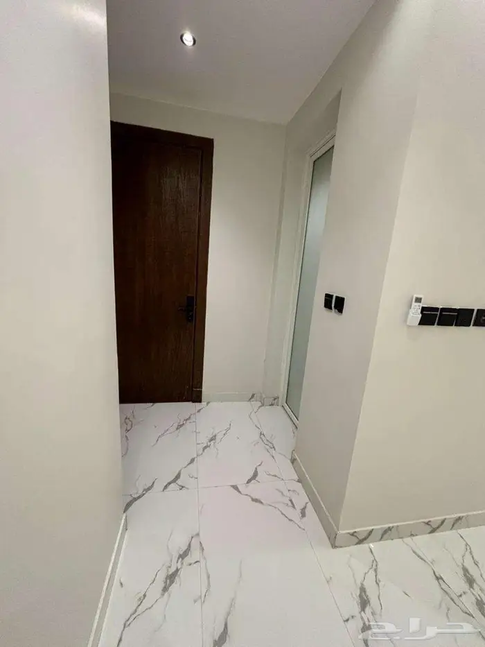 شقة مميزة للإيجار السنوي   حي السيف بقرب كورنيش الجنوبي 6