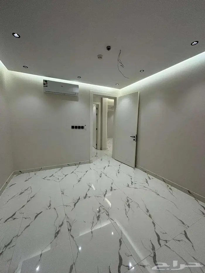 شقة مميزة للإيجار السنوي   حي السيف بقرب كورنيش الجنوبي 7