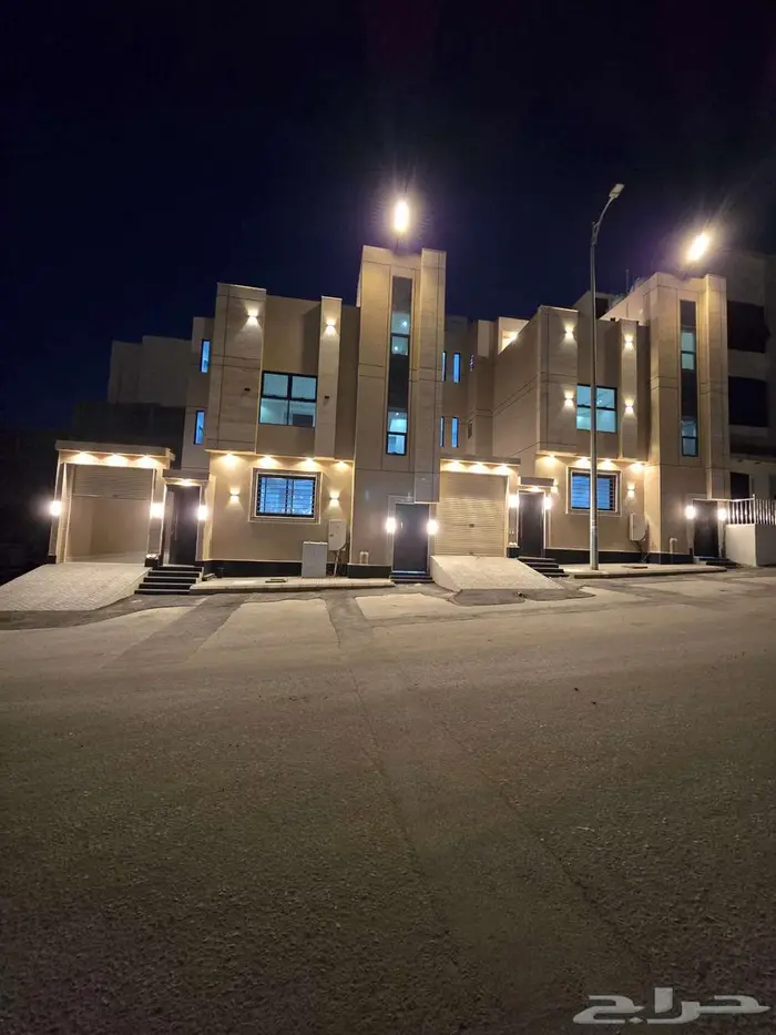 للبيع روف علوى مع ملحق تشطيب فاخر 9غرف بالمحاله أبها قرطبة 1