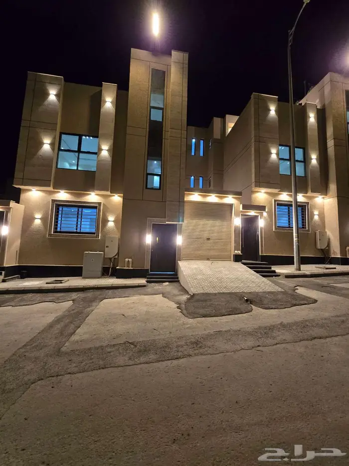 للبيع روف علوى مع ملحق تشطيب فاخر 9غرف بالمحاله أبها قرطبة 0