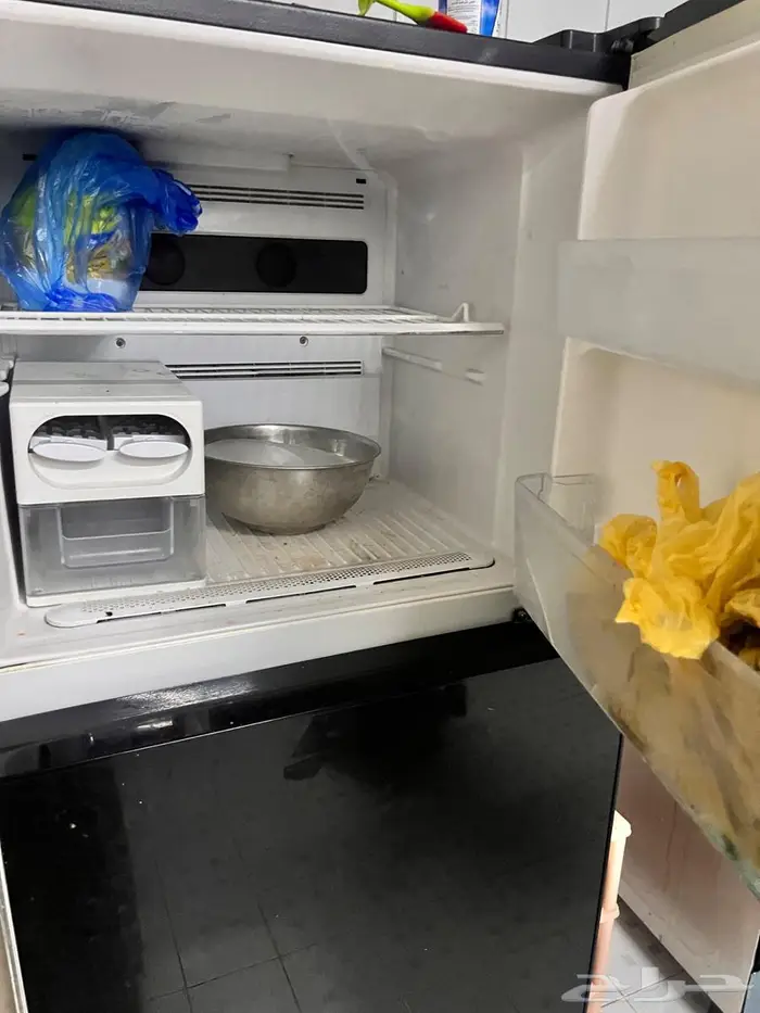 ثلاجة هياتشي ممتازة جدا  جدا  سبب البيع نقل بيت جديد 1