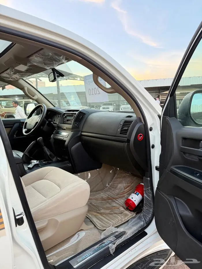 لاند كروزر GX مخزن 2010 بريمي أسبير علاق عداد 47000 كم 14