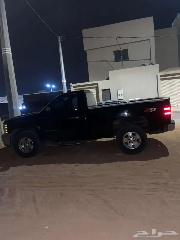 سلفرادو 2013 نظيف ماشي 220 الف 2