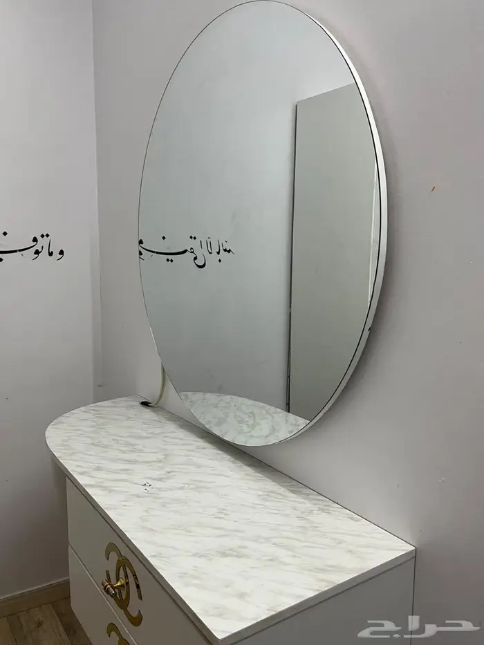 طاولة تزيين (تسريحة) جدارية فخمة مع مرآة وإضاءة LED 7