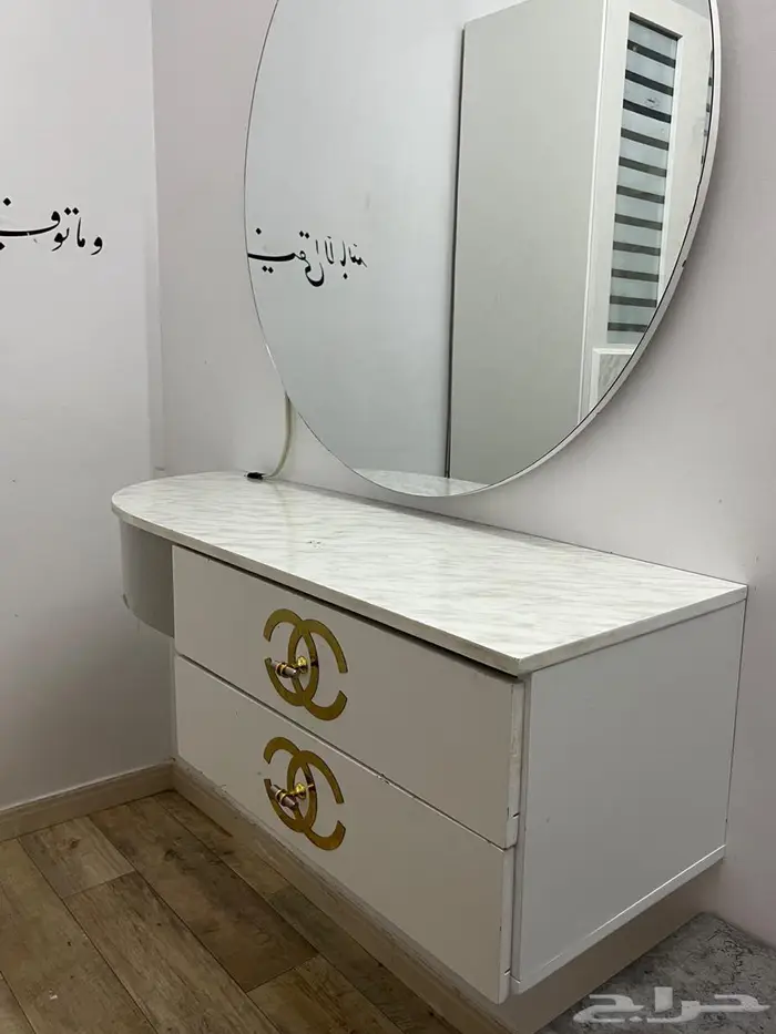 طاولة تزيين (تسريحة) جدارية فخمة مع مرآة وإضاءة LED 0