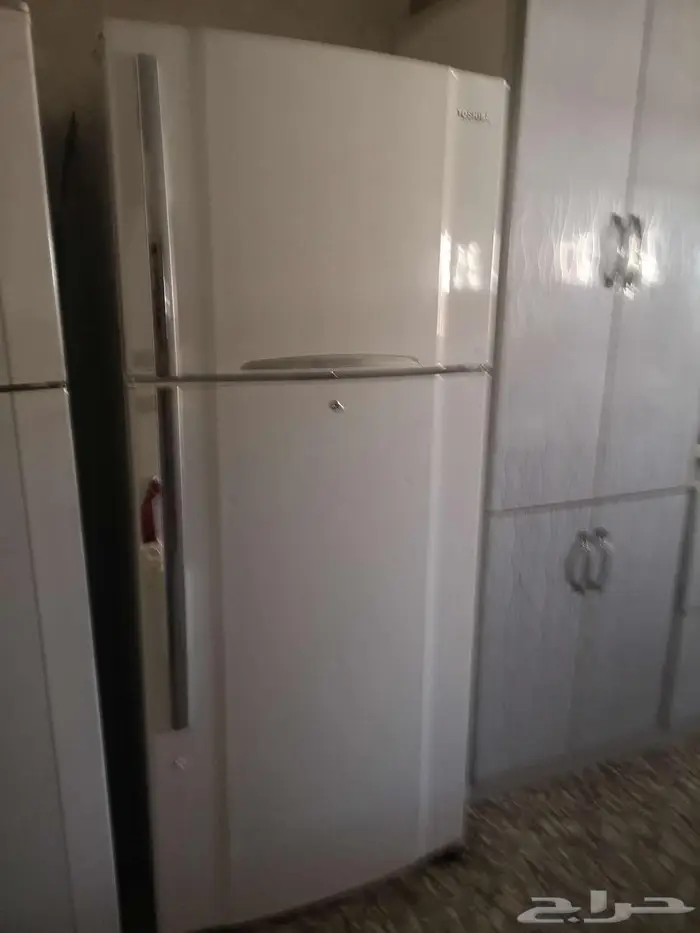 للبيع ثلاجة كبيرة 0
