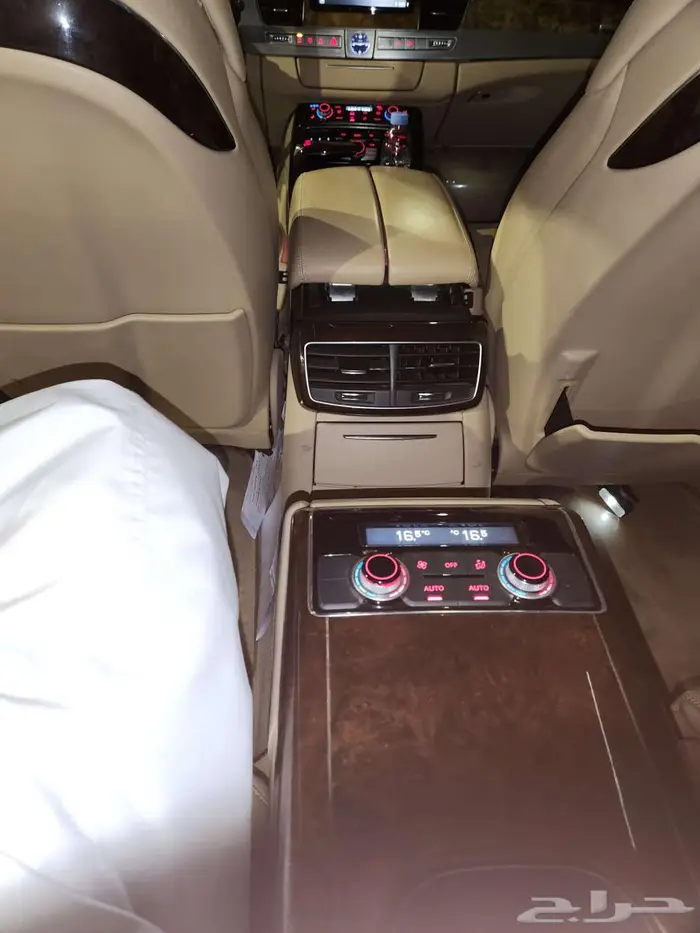 سيارة اودي A8 2