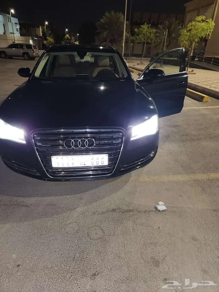 سيارة اودي A8 1