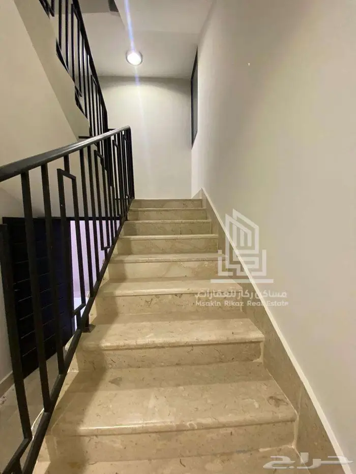 فرصة سكنية وإستثمارية دبلكس   ثلاث وحدات بحي الروابي 2