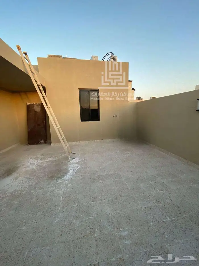 فرصة سكنية وإستثمارية دبلكس   ثلاث وحدات بحي الروابي 17