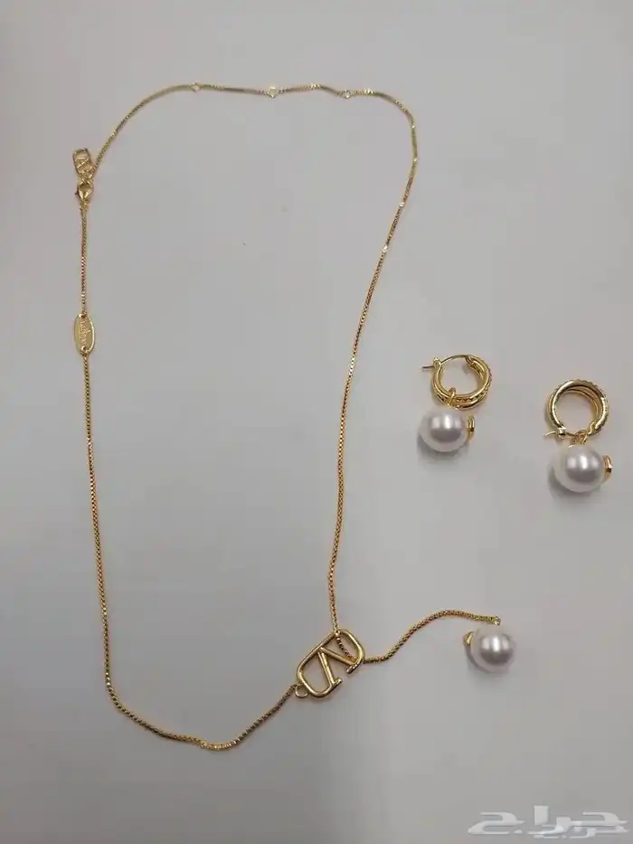 طقم فالنتينو . VALENTINO 3