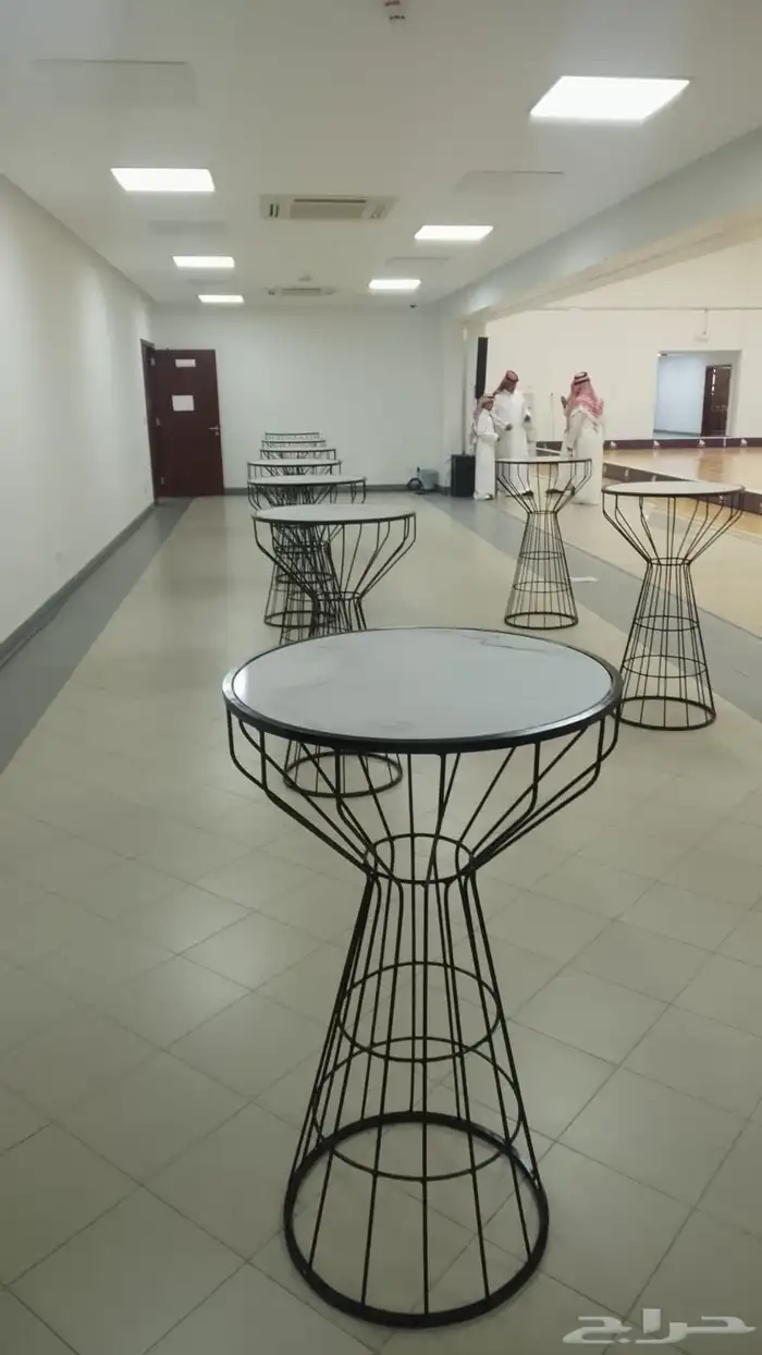 تاجير طاولات كوكتيل ملبس تاجير حواجز بنكيه ممرات تاجيرسماعات 4