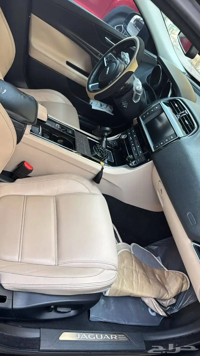 للبيع جاكور سيدان Xe للون اسود موديل 2018 فل كامل بصمه وبا 5