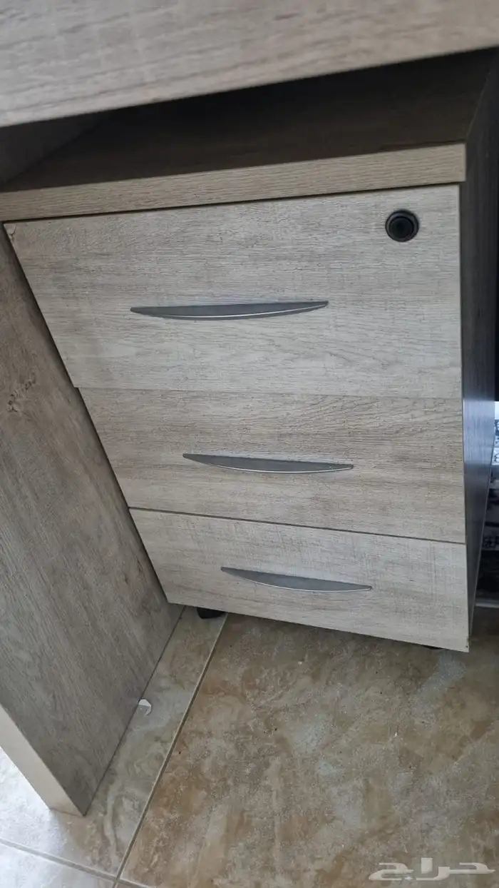 غرفة نوم ومكتب للبيع 1