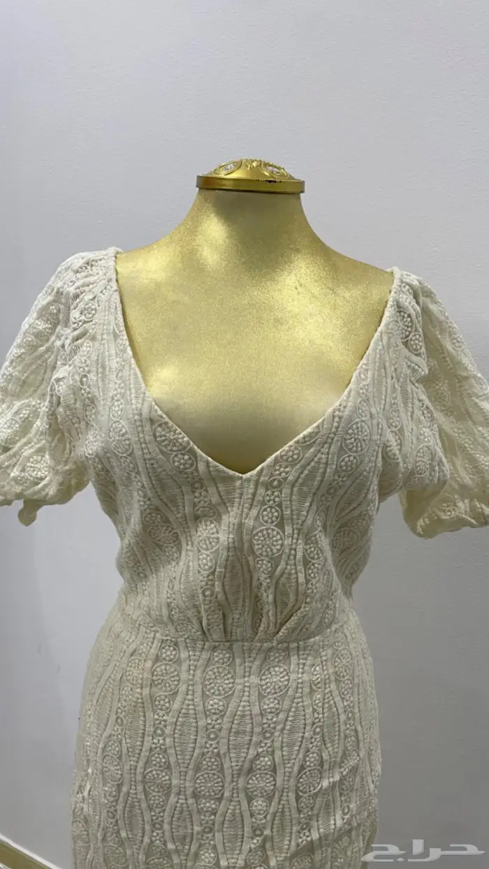 فستان دانتيل بلون كريمي 2