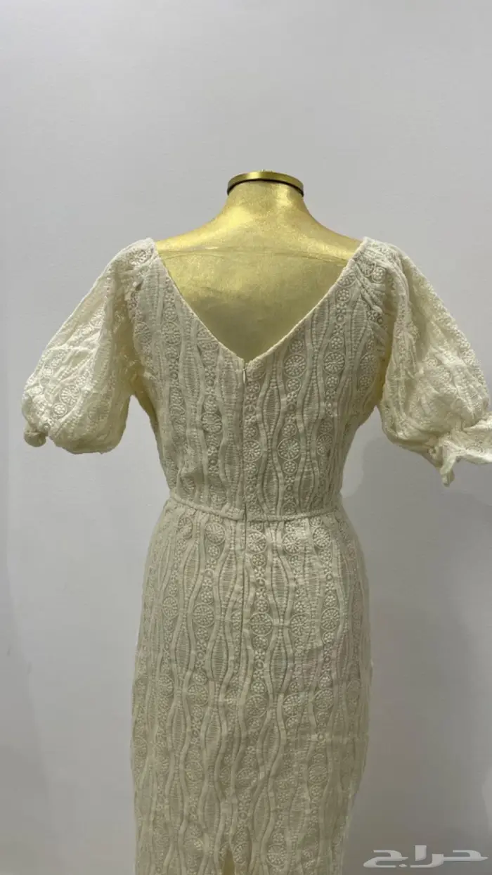 فستان دانتيل بلون كريمي 1