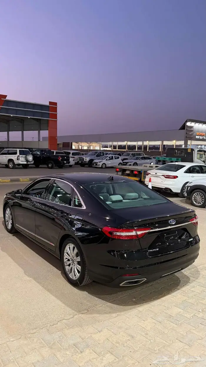 فورد تورس 2022 عداد 53000 استاندر اسود 10