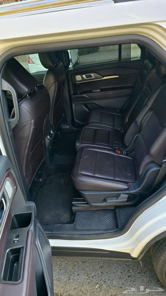 Ford Explorer 2025 4