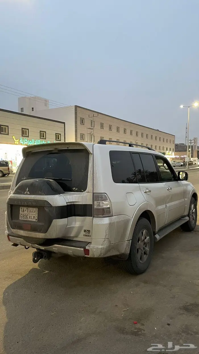 للبيع باجيرو 2017 ابيض بنزين 0