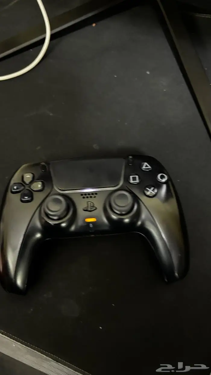 للبيع سوني 5 العادي مع يدين 2