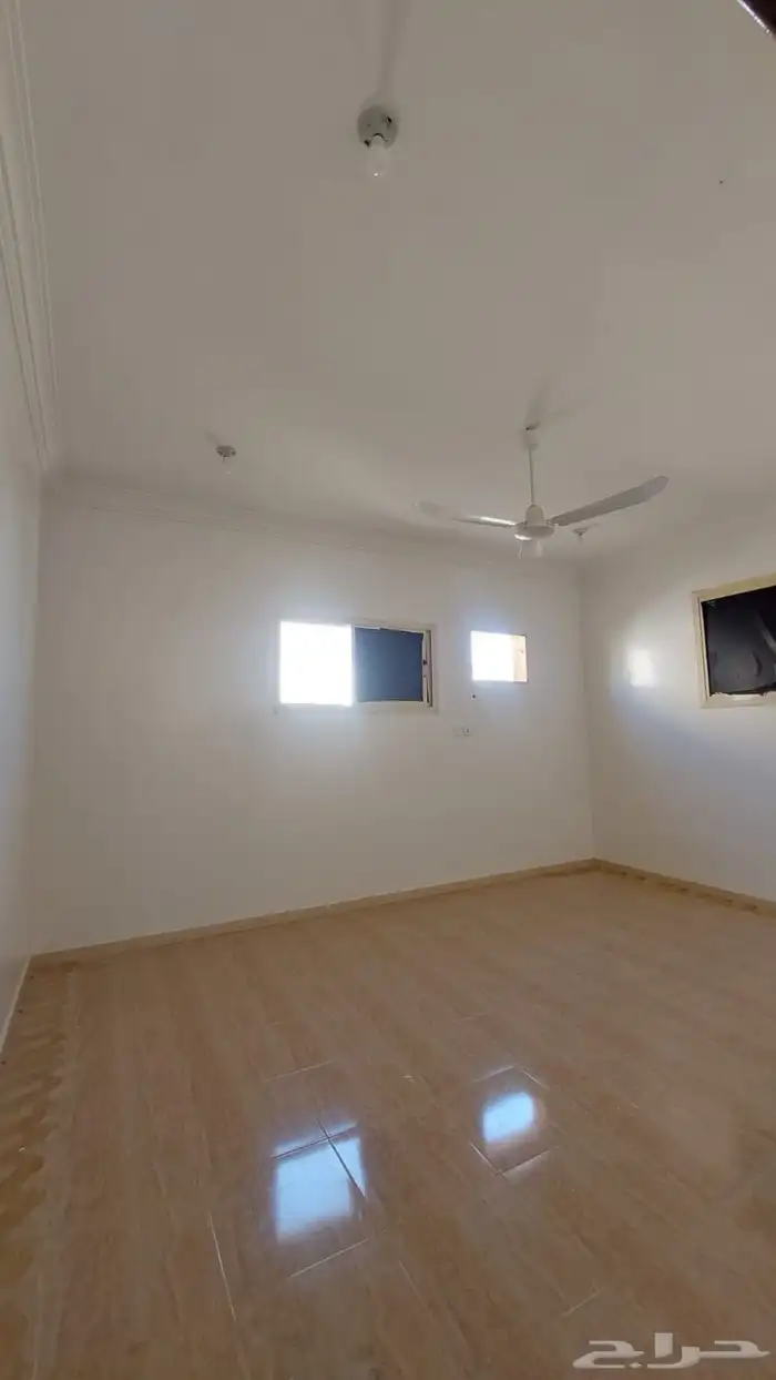 للايجار شقه علوي بالرصف مدخل مشترك 3