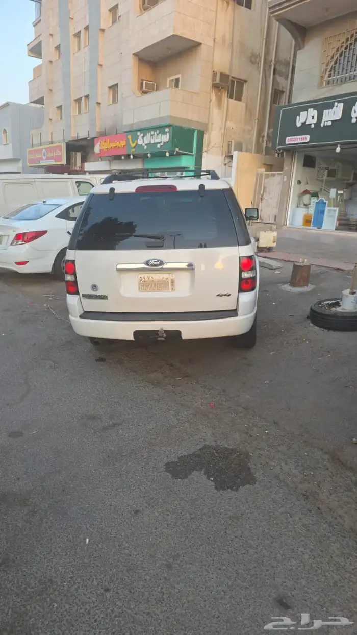 2010 Ford Explorer white 1