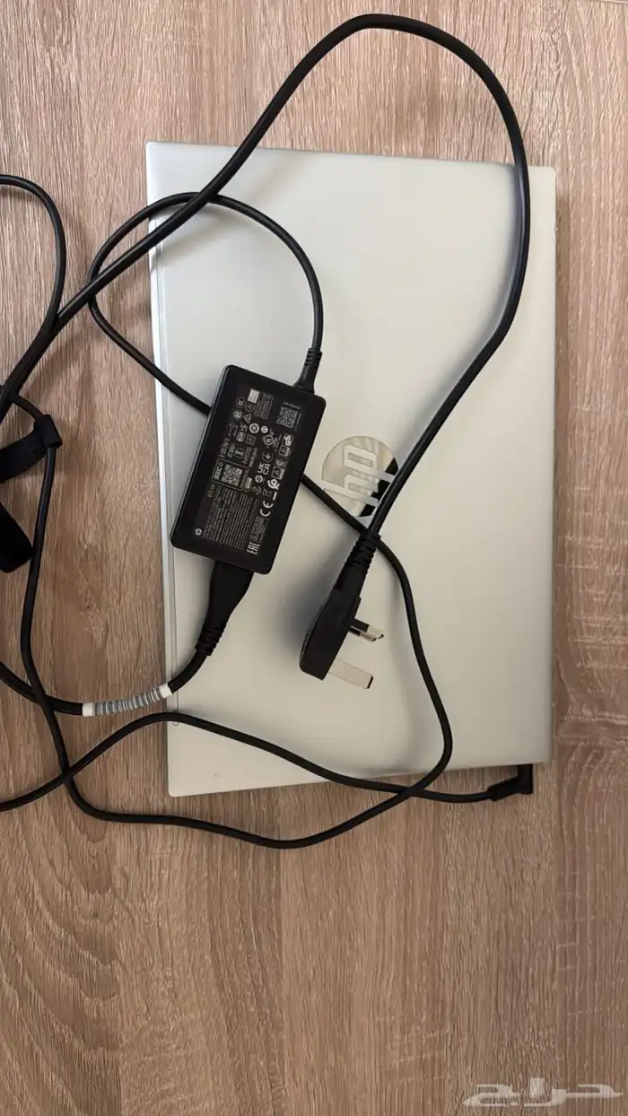 لابتوب hp للبيع و شاشة سامسونق للبيع 1