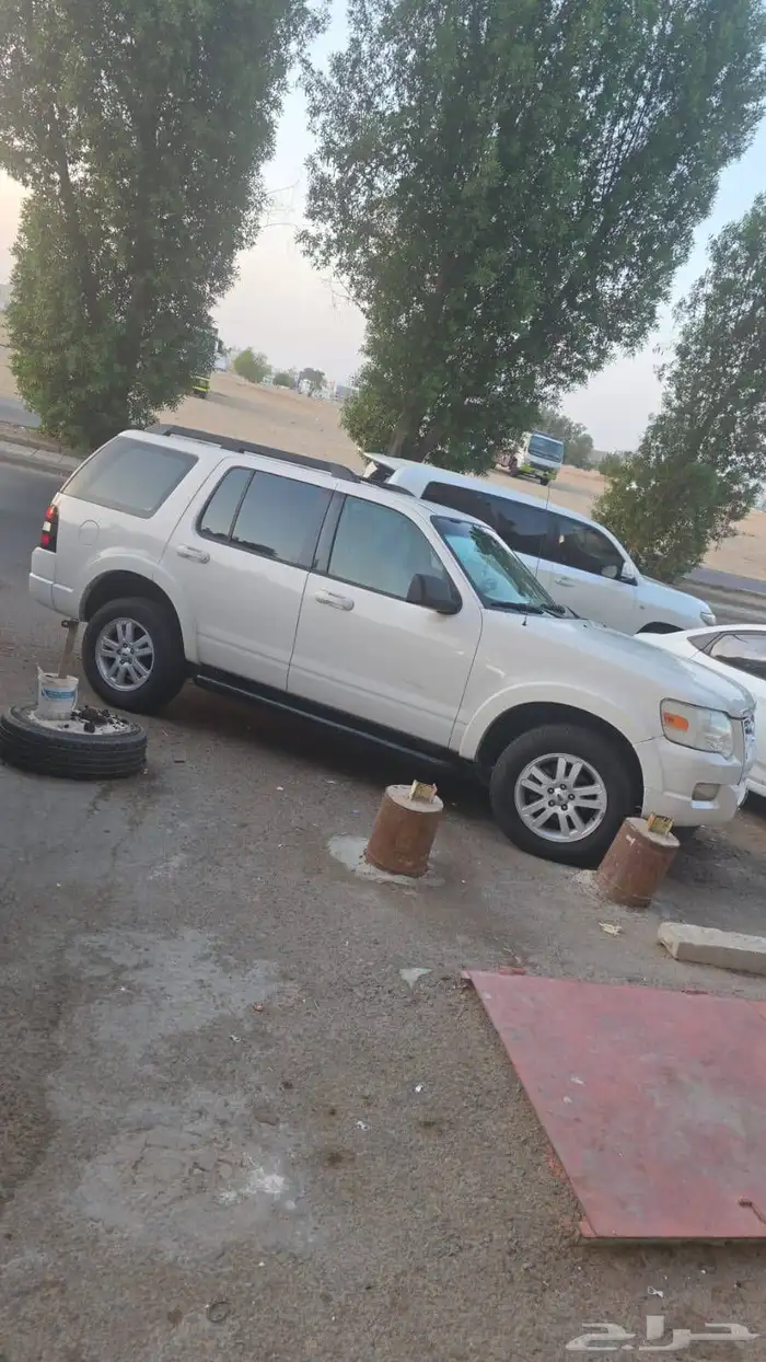 2010 Ford Explorer white 2