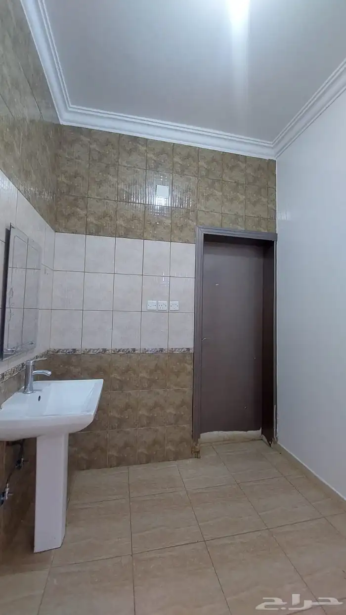 للايجار شقه علوي بالرصف مدخل مشترك 5