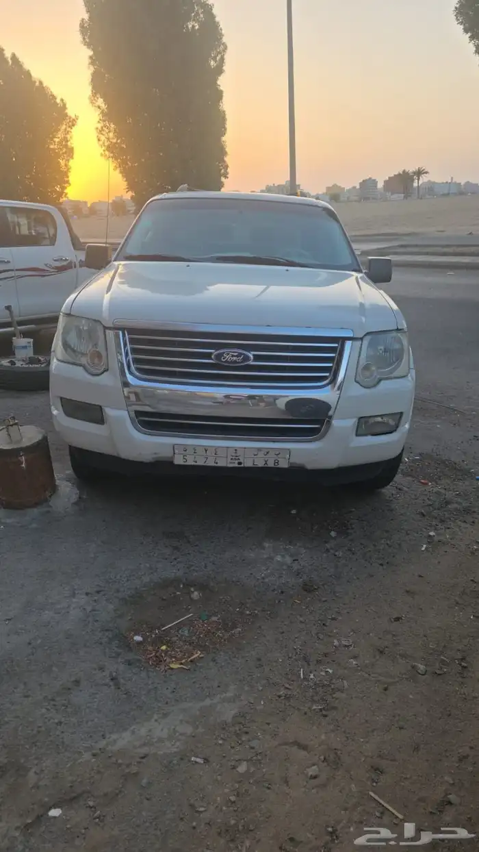 2010 Ford Explorer white 4