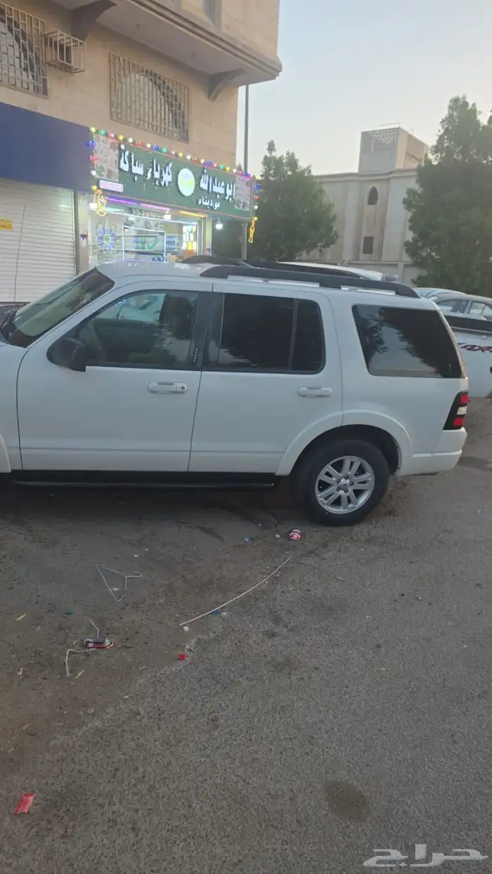 2010 Ford Explorer white 0