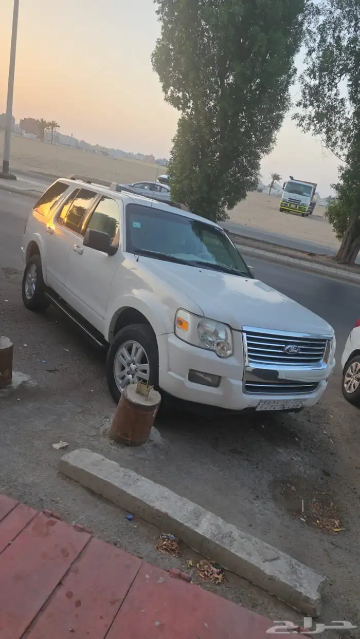 2010 Ford Explorer white 3