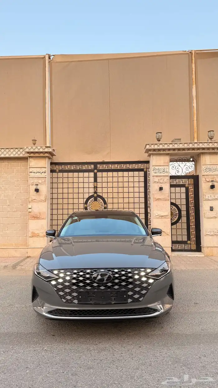 هيونداي ازيرا 2022 ( بنزين) v6 فل كامل بانوراما 0