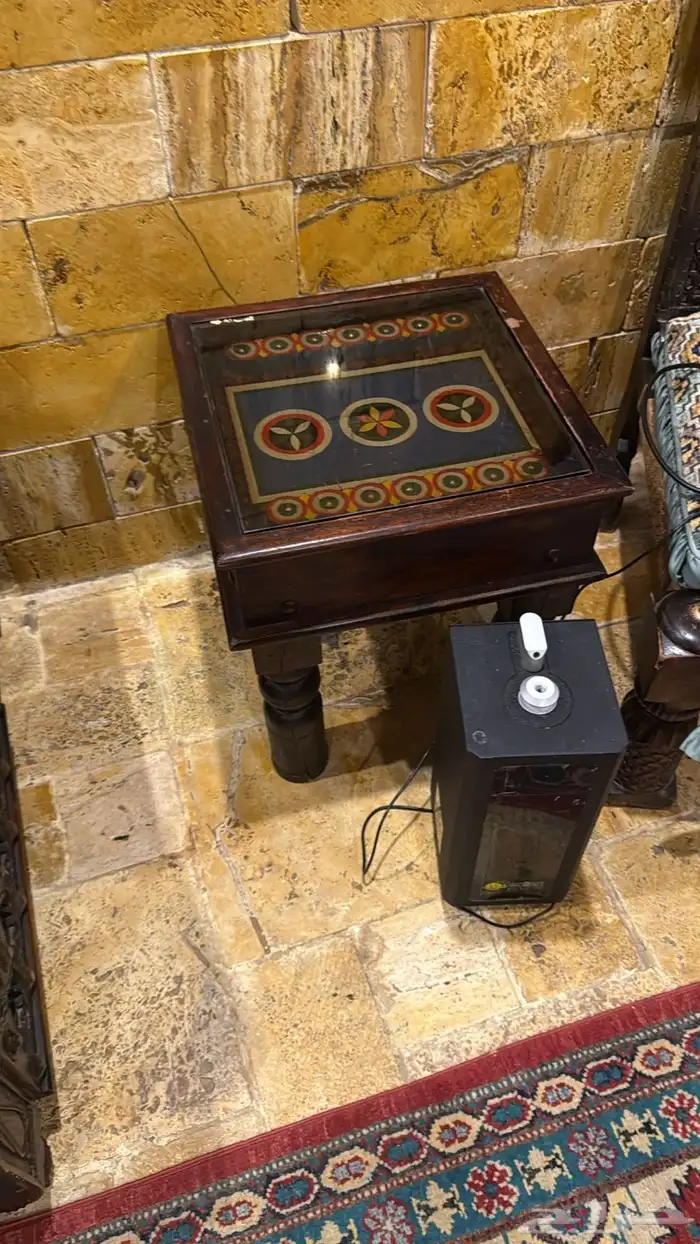 طاولة تراثية خشب أصلي بزجاج مزخرف 1