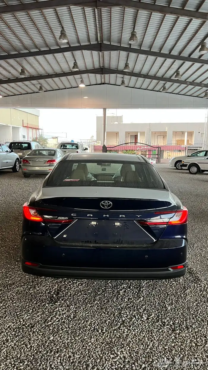 كامري 2025 بنزين E سعودي كحلي 4