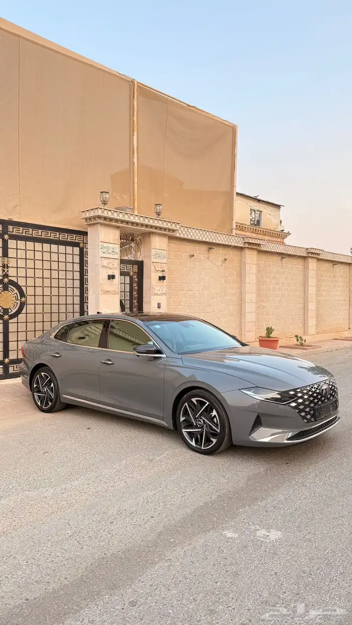 هيونداي ازيرا 2022 ( بنزين) v6 فل كامل بانوراما 2