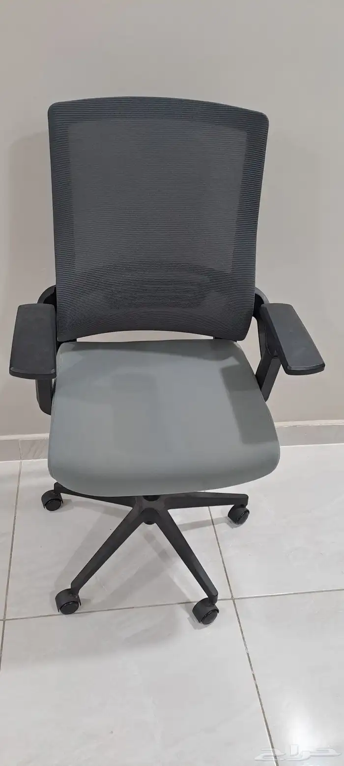 كرسي مكتب شبه جديد مخزن 1