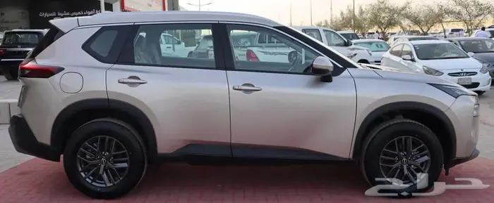 نيسان اكس تريل 5 ركاب استندر 2025 5