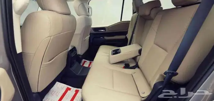 تويوتا برادو فل كامل VXL3 بنزين 2025 18