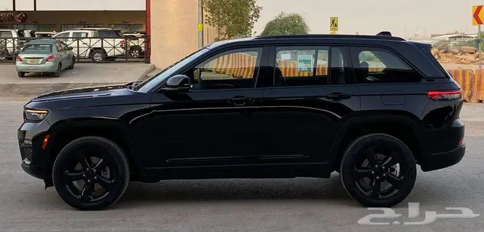 جيب جراند شيروكي لاتيتيود 2023 3